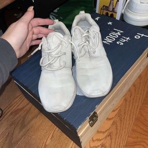 Nike woman’s roshe